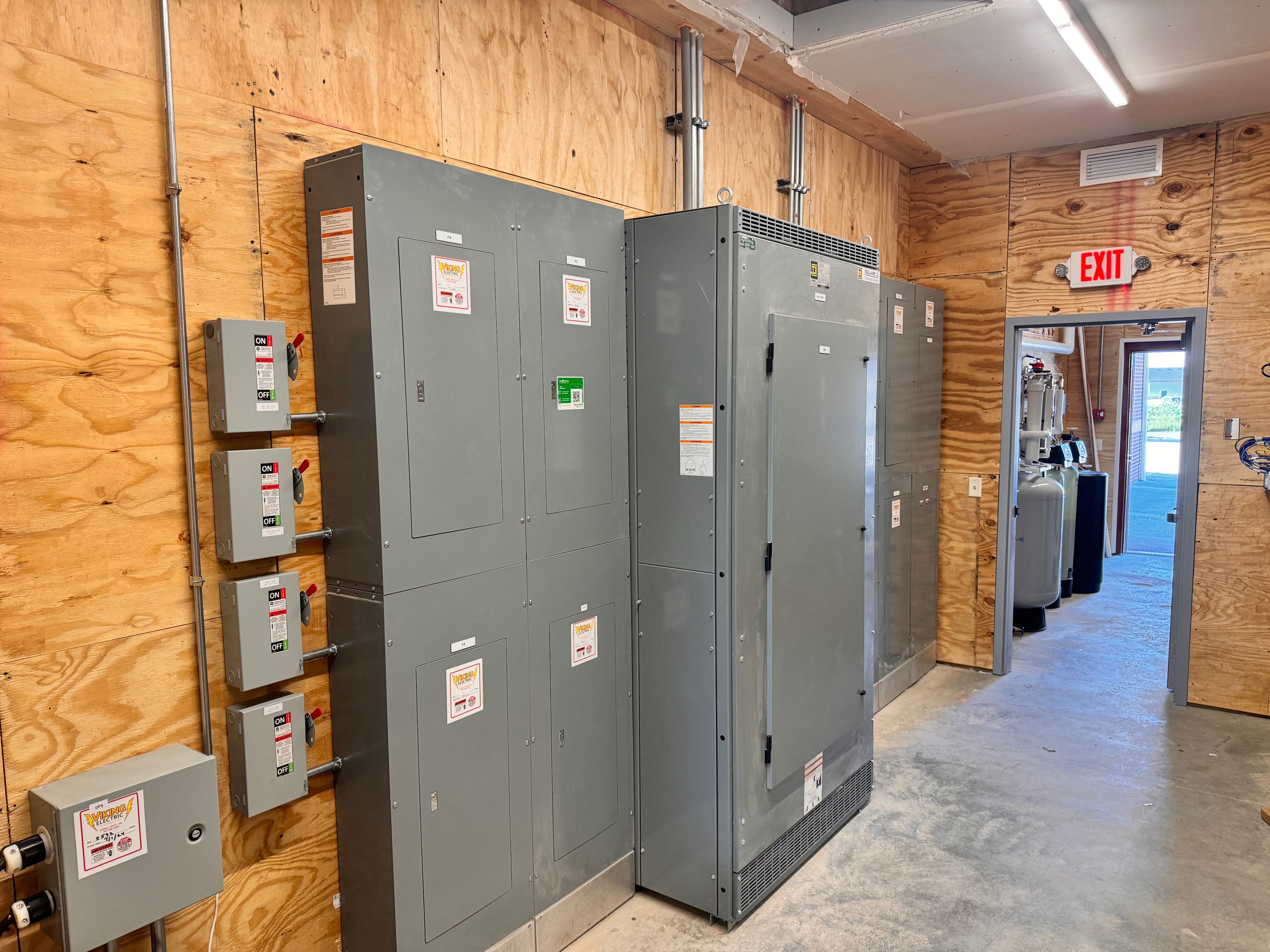 Viking Electric commerical electrical panel installation